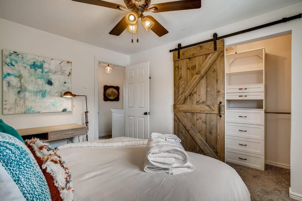 Family Townhome Near Mountains & Olde Town Арвада Экстерьер фото